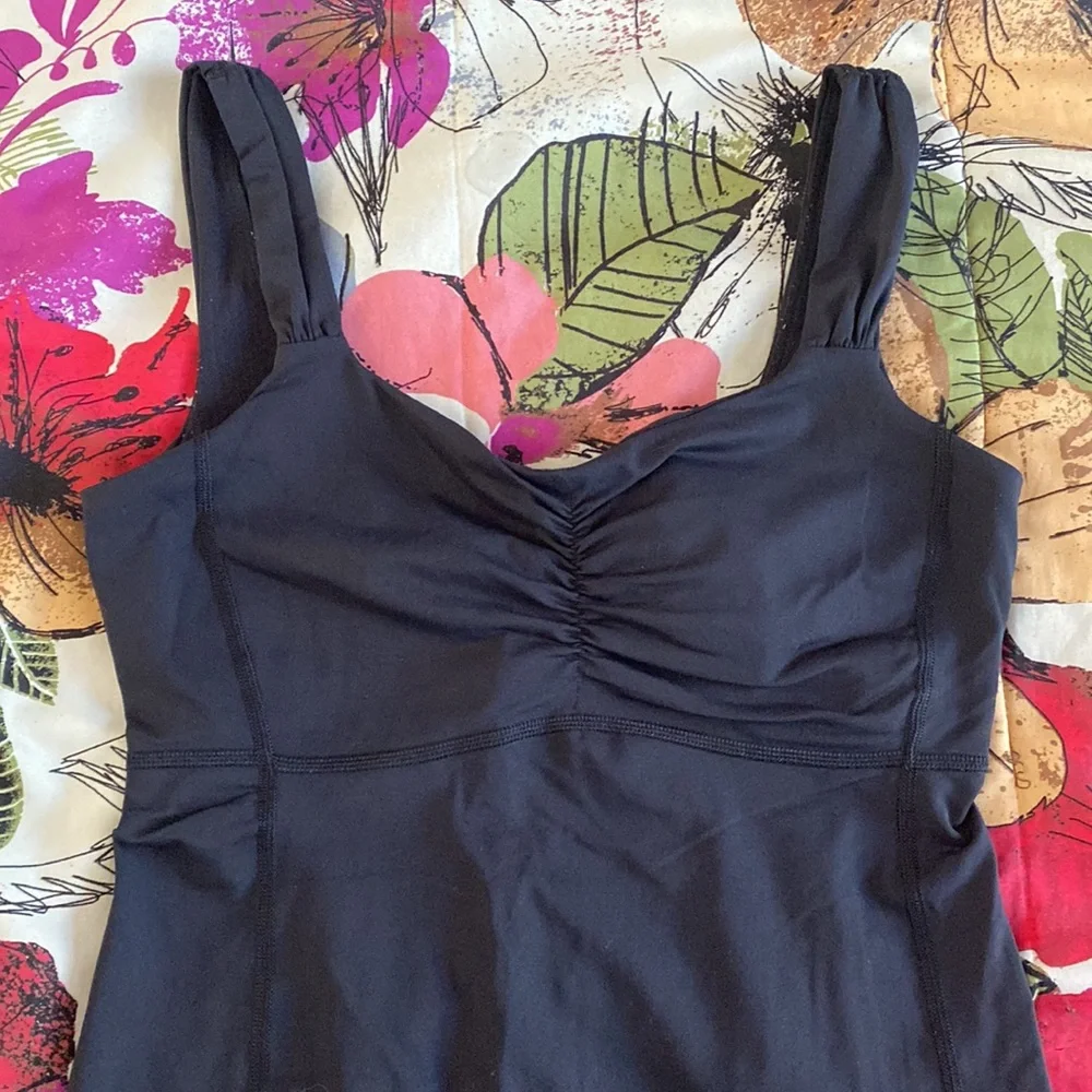 Lululemon Aria Tank - Picture 5 of 9